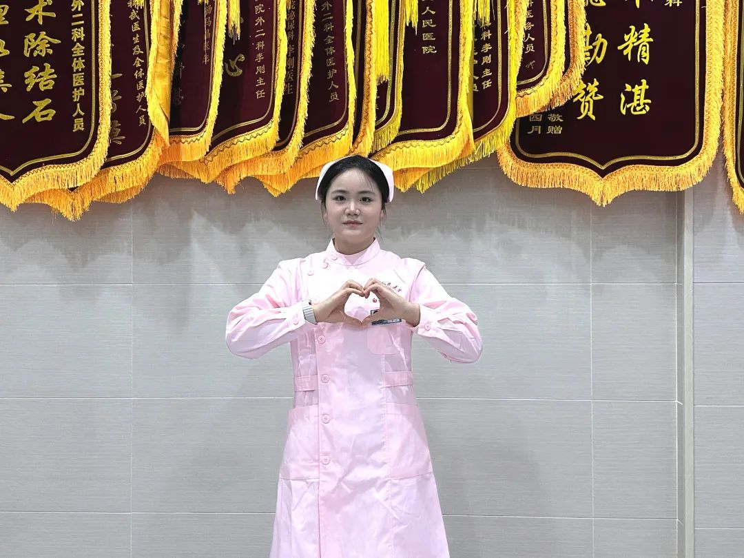 青春 · 榜YOUNG | 袁春：从护理学子到教学组长，贵工商护生的“提灯之路”