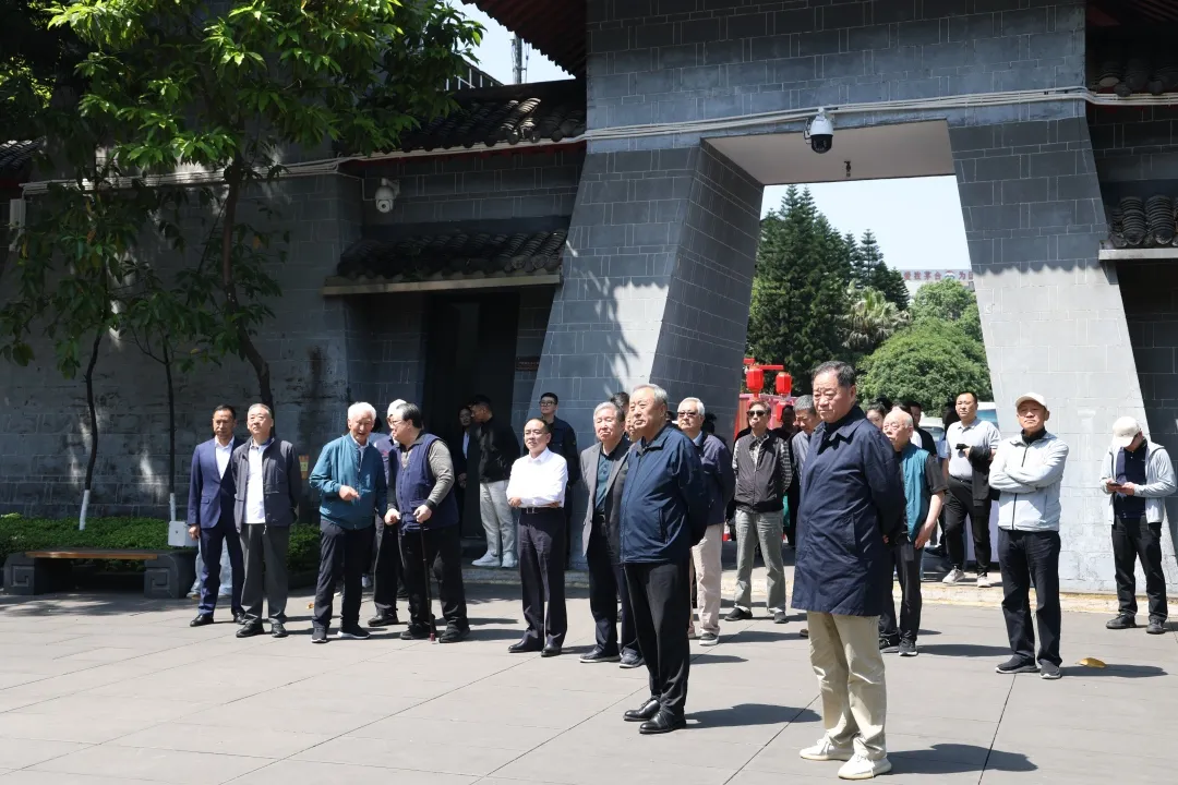 中酒协专家到中国酒文化城考察，点赞茅台在行业树立标杆