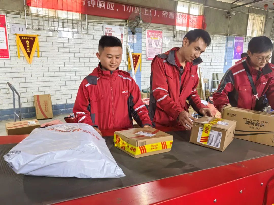 95后京东小哥王瑶：送快递十年，用公积金在成都买房安家