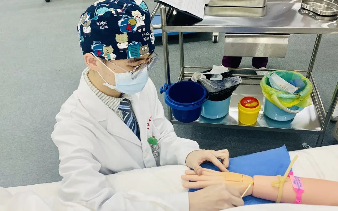对话榜样丨从普通护士到省级先锋，那份校友殊荣背后藏着什么？