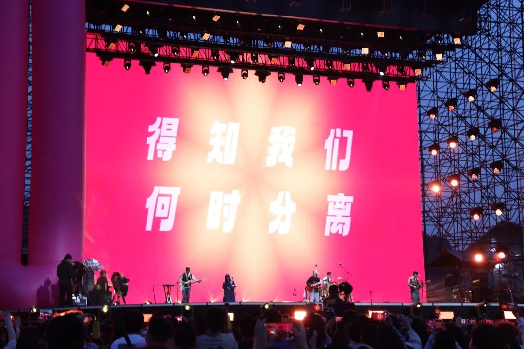 「黄小西」T²音乐与艺术节燃爆贵阳 茅台文旅展现多元魅力