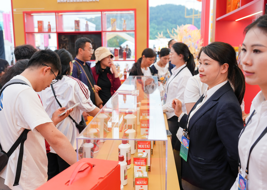 「黄小西」T²音乐与艺术节燃爆贵阳 茅台文旅展现多元魅力