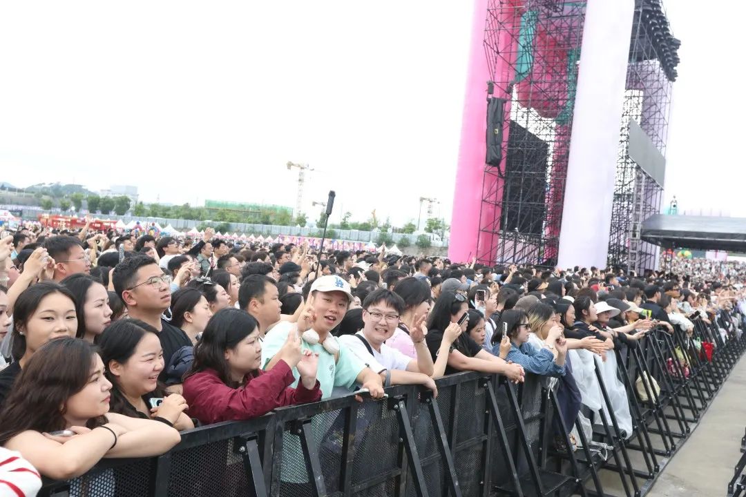 「黄小西」T²音乐与艺术节燃爆贵阳 茅台文旅展现多元魅力
