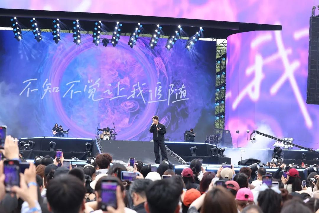 「黄小西」T²音乐与艺术节燃爆贵阳 茅台文旅展现多元魅力