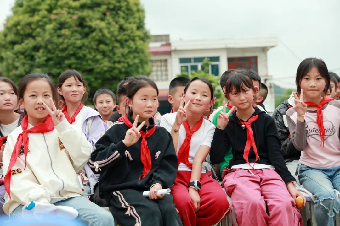 与爱“童”行 情暖六一  固达电线电缆集团公益行走进平坝区金银小学