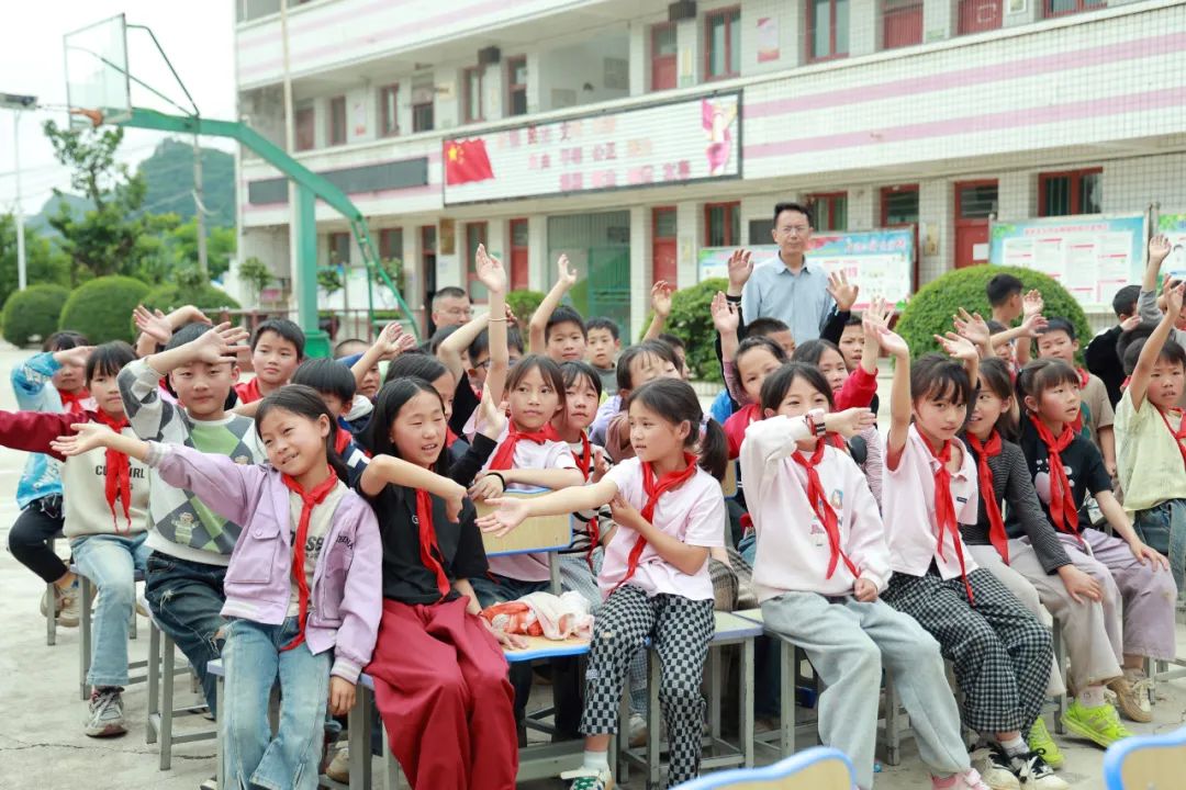 与爱“童”行 情暖六一  固达电线电缆集团公益行走进平坝区金银小学