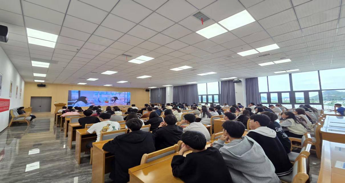 白云区公共就业服务职业指导进校园活动走进贵州轻工职业技术学院