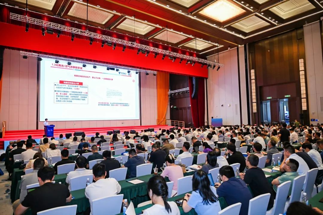 2025西部企业数智发展大会召开，固达斩获数字化建设两项大奖