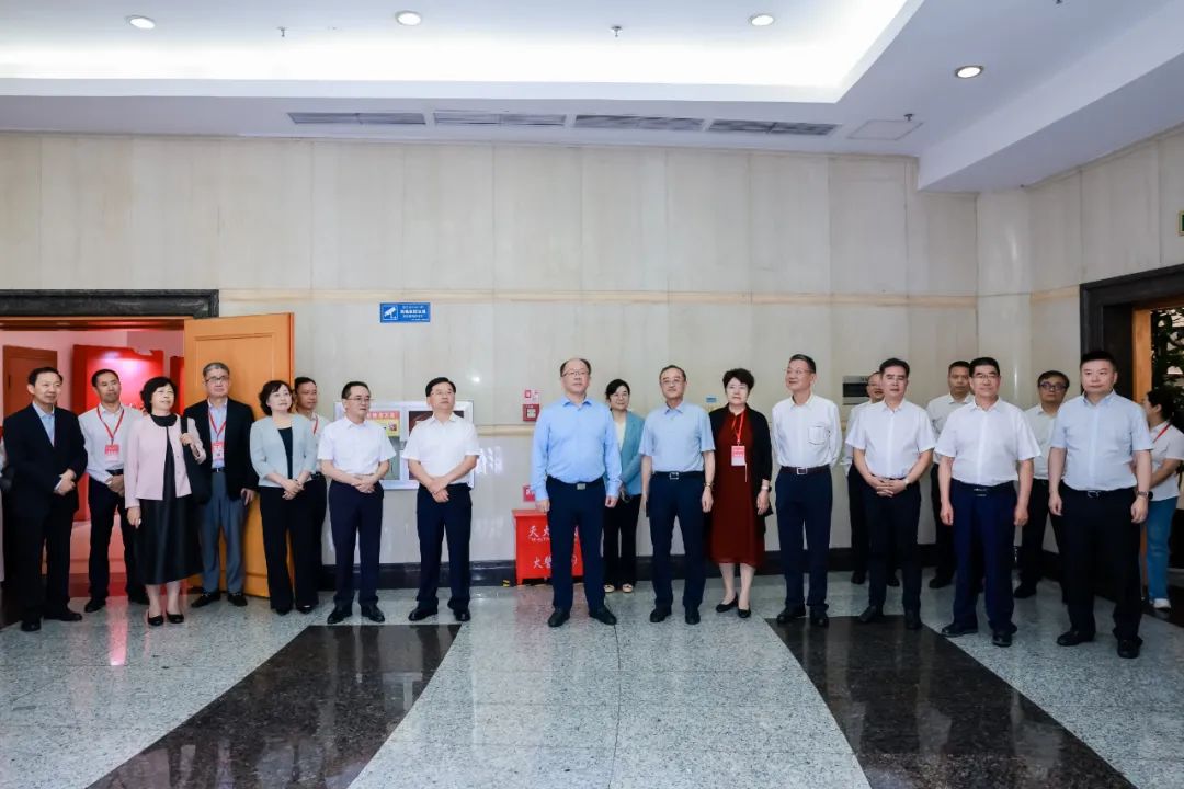 茅台公益品牌焕新升级 “中国茅台·国之栋梁”在贵阳璀璨启航