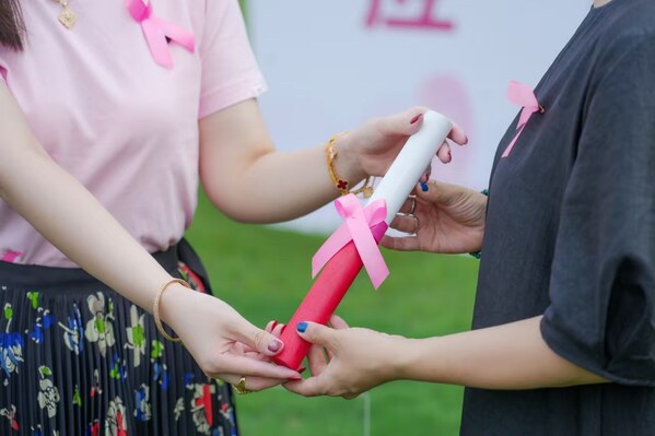 雅诗兰黛集团"粉红丝带"乳腺健康校园行在上海圆满收官