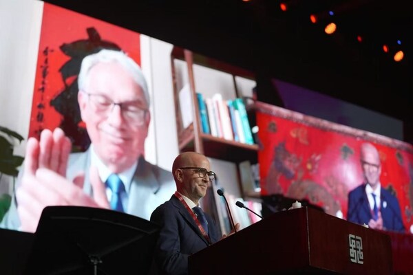 北京乐成学校20周年校庆暨2025届毕业典礼隆重举行
