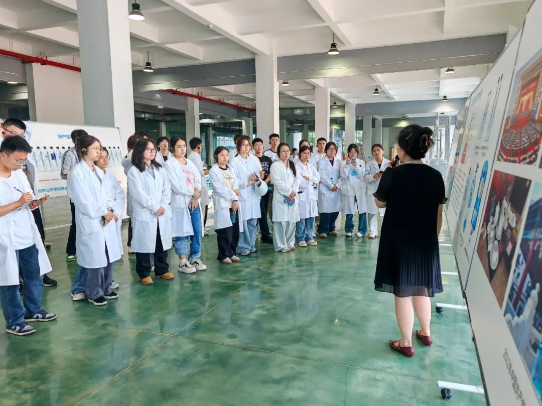 贵州大学酿酒与食品工程学院师生一行赴北极熊花溪水厂，探秘“水”的科技与质量之旅