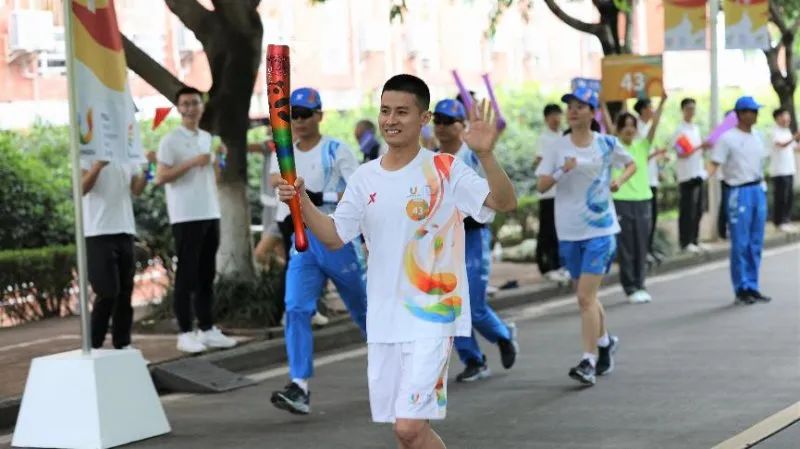 快递行业唯一，京东快递小哥黄学根荣获四川青年五四奖章