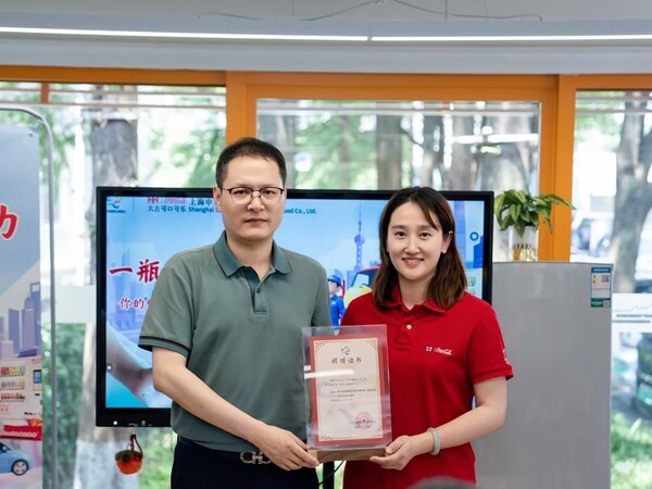 申城高温下，"一瓶水接力"再润城市"毛细血管"
