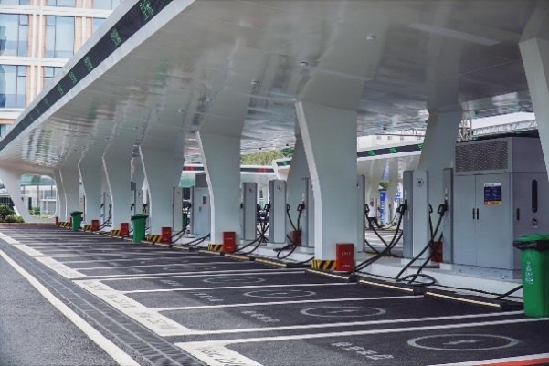 贵阳市泉湖公园光储液冷超充示范站正式投运