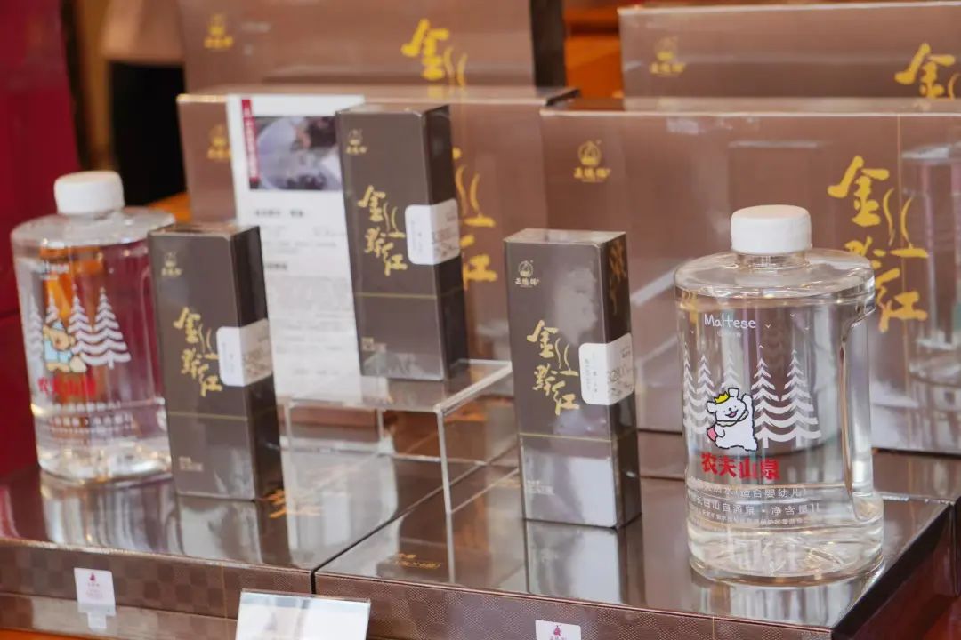 傅传耀会长出席添彩！正德号茶业联动农夫山泉“茶水之约”燃动盛夏