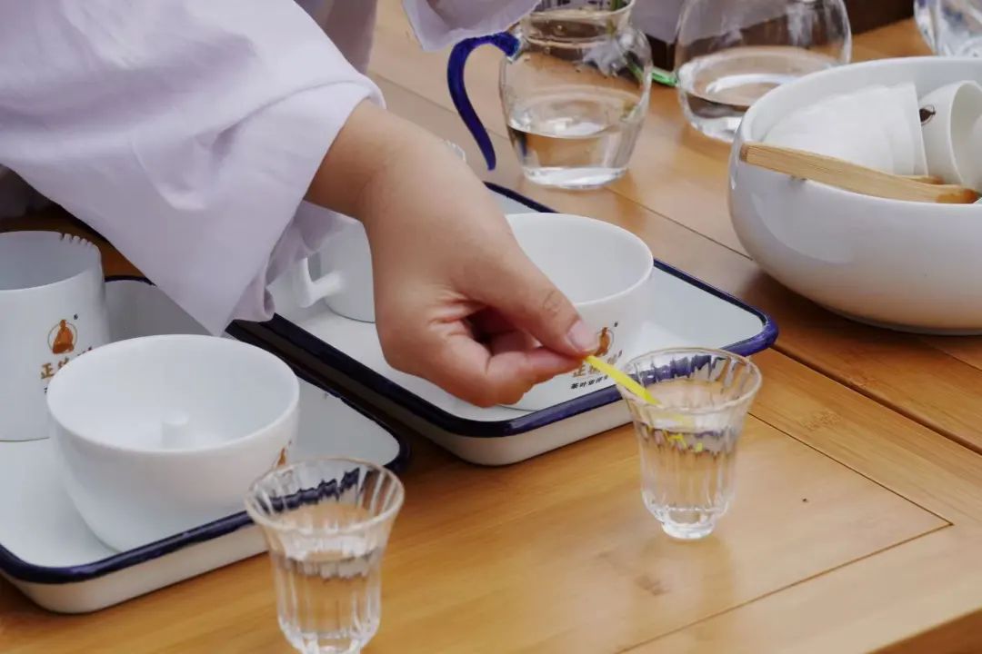傅传耀会长出席添彩！正德号茶业联动农夫山泉“茶水之约”燃动盛夏