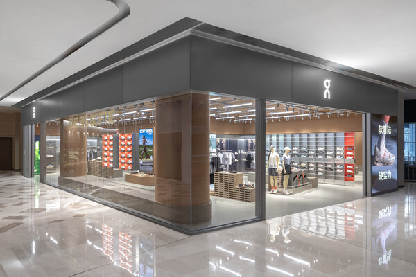 On昂跑云南首店于昆明恒隆广场盛大开业