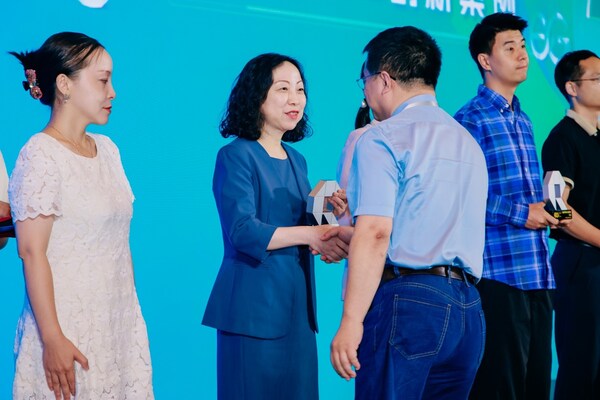 屡获殊荣：诺华川西南林业碳汇项目荣获《南方周末》2025年度ESG创新案例奖