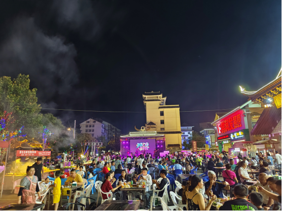 点亮苗疆之夜，天亮广场音乐会引爆盛夏