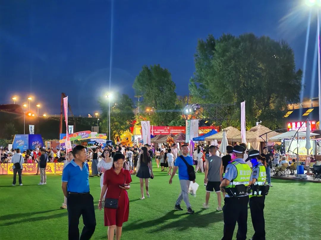 避暑热潮涌动，多彩贵州城夜经济绽放新活力
