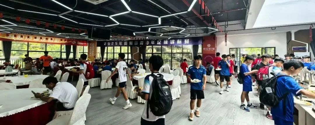 2025贵州青少年足球锦标赛在都匀足球小镇火热开赛