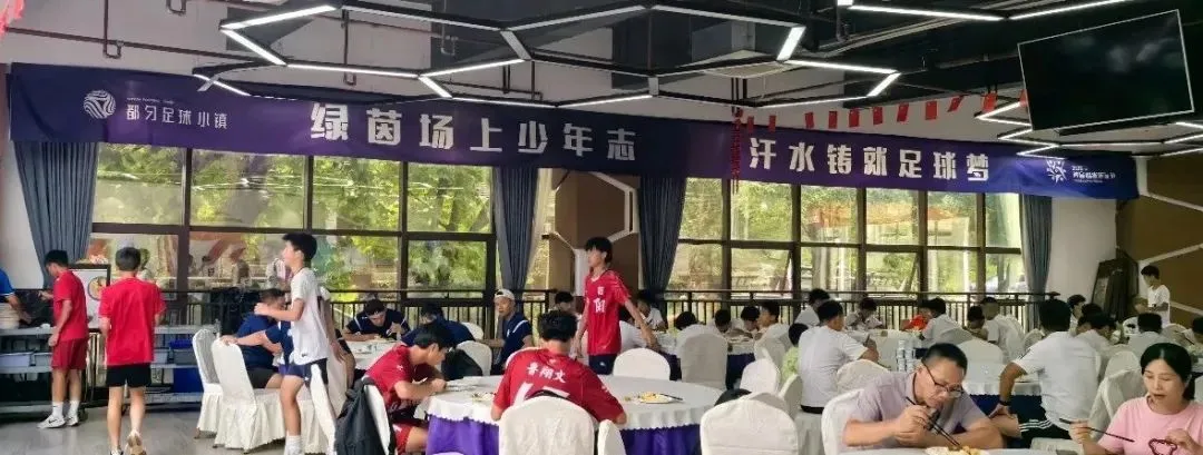 2025贵州青少年足球锦标赛在都匀足球小镇火热开赛