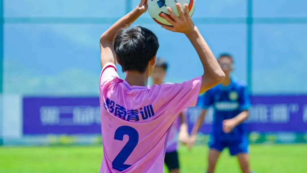 2025贵州青少年足球锦标赛在都匀足球小镇火热开赛