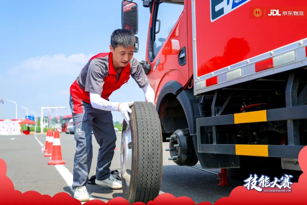 全国36万名京东小哥参加大赛秀技能绝活，这场面你见过吗？