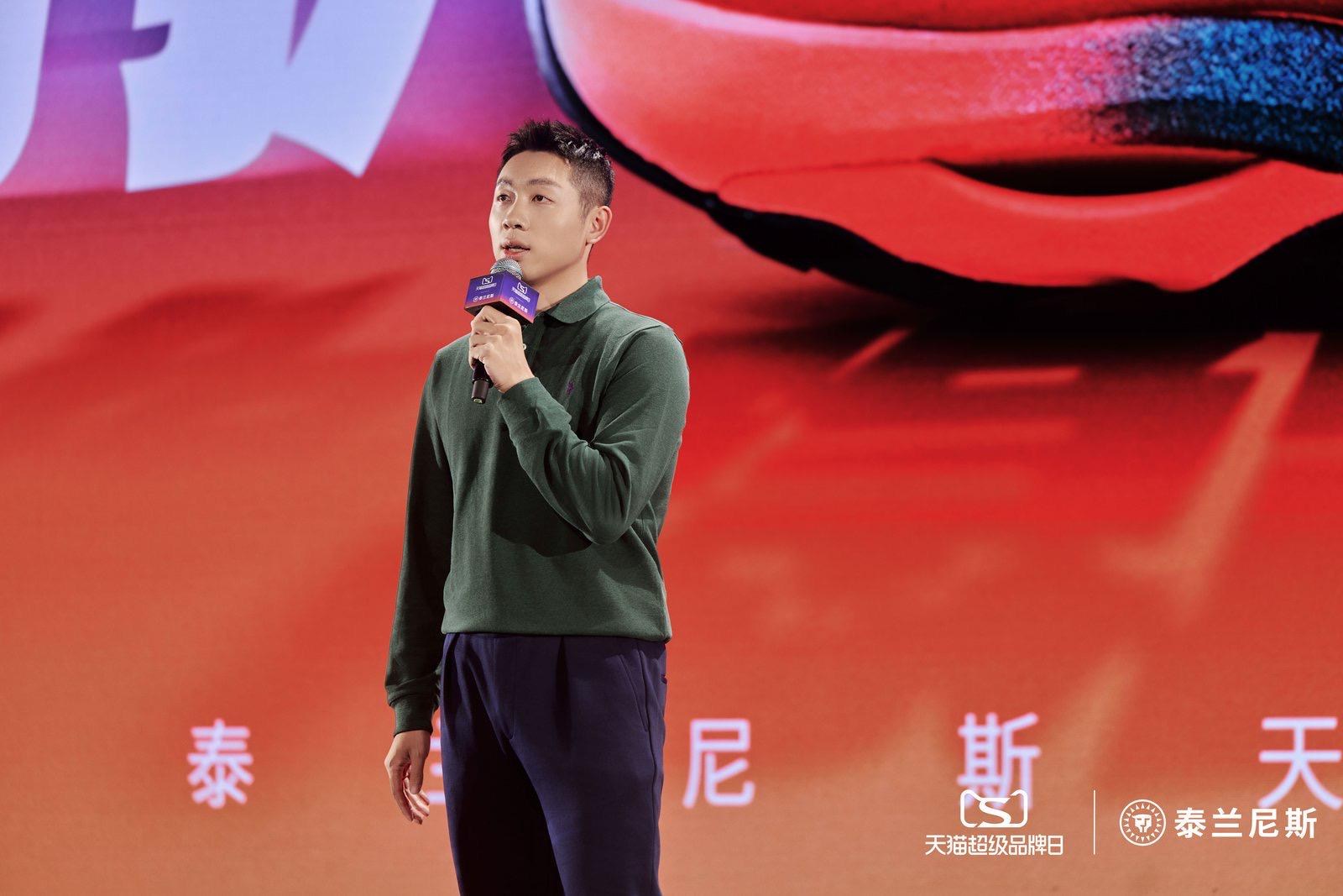 泰兰尼斯“稳跑鞋”在京震撼发布，明星父母助阵，诠释为爱守护的新力量