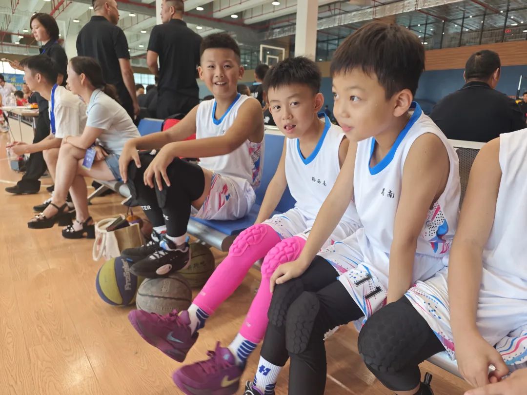 贵州省第一届少年“三大球”“三小球”运动会：小篮球大梦想背后的汗水与坚守