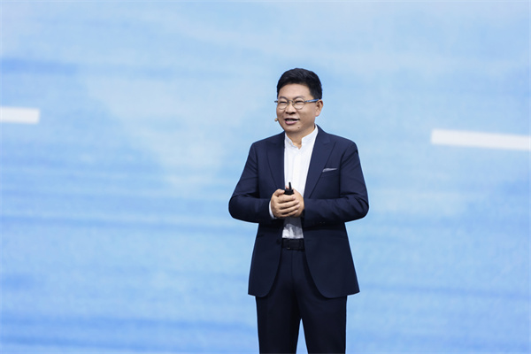 余承东：五界聚势 共征新程 开启智慧出行新篇章