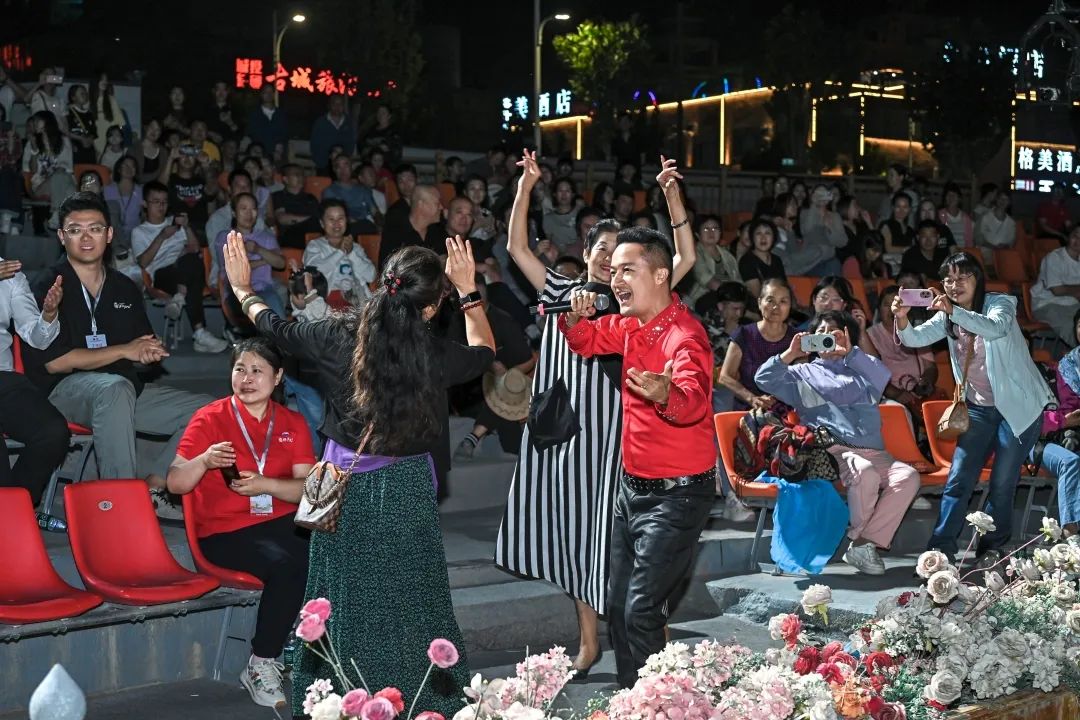 贵州茅台2025年新疆茅友嘉年华在喀什举行