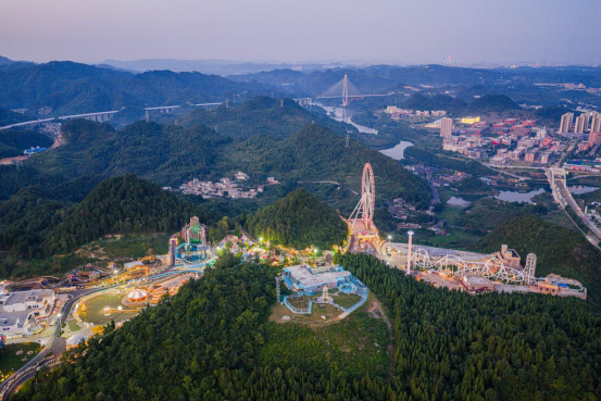 沉浸式文旅新体验!超高清AI智能VR大空间电影《奇幻恐龙岛》亮相贵阳