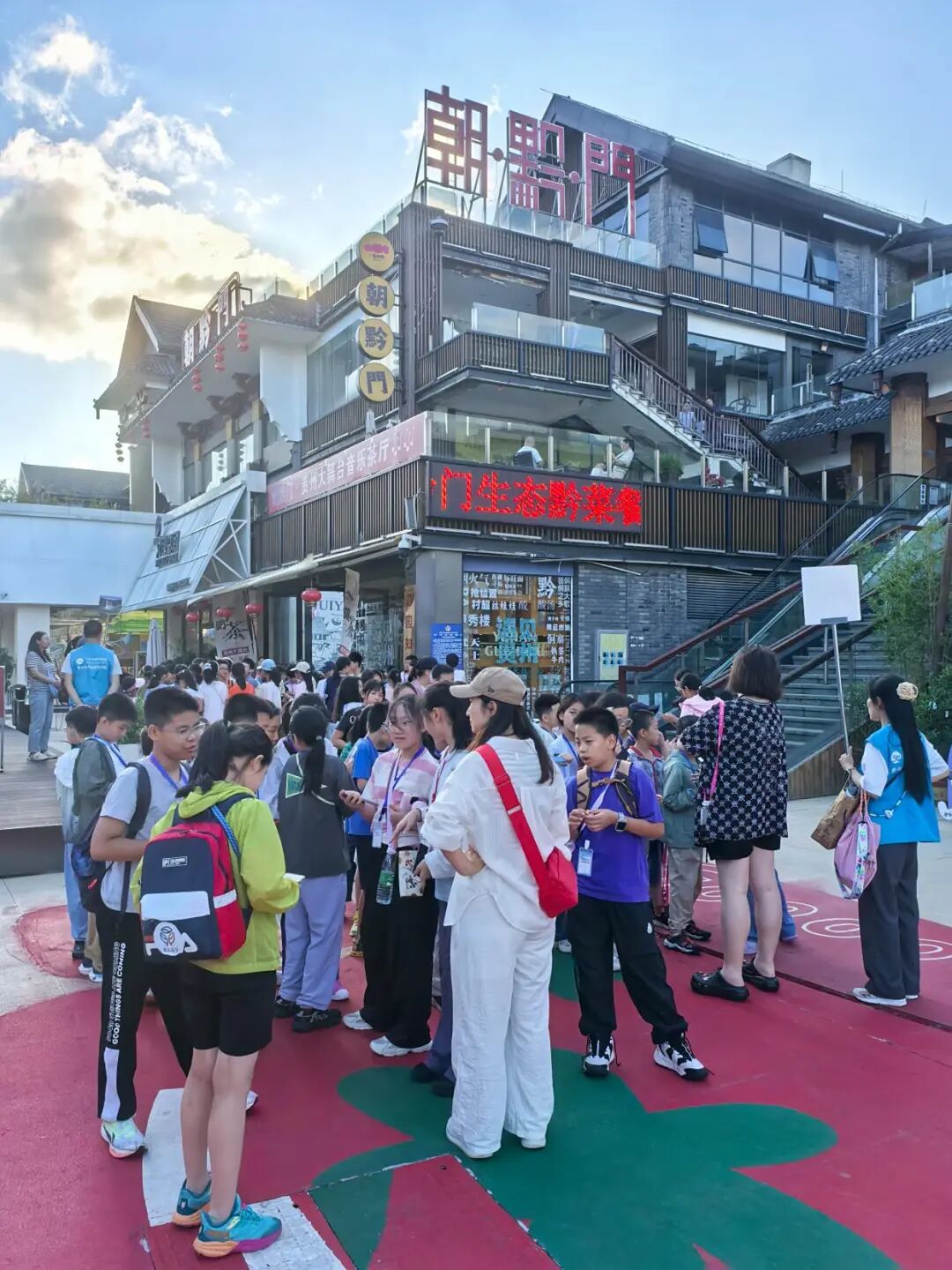 多彩贵州城前八月接待游客超百万人次