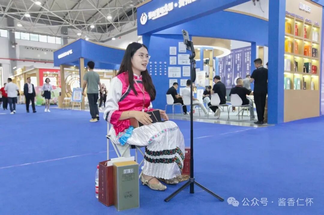 酒博盛会刮起"直播旋风"，线上带货成展会新引擎