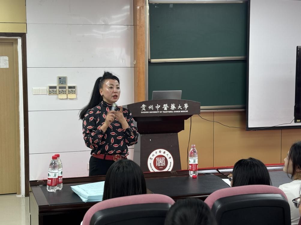 “花式引才・溪望你来”2025年花溪区职业指导进校园 助力贵州中医药大学学子备战职场