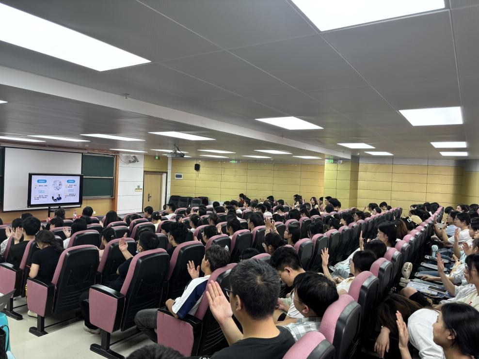“花式引才・溪望你来”2025年花溪区职业指导进校园 助力贵州中医药大学学子备战职场