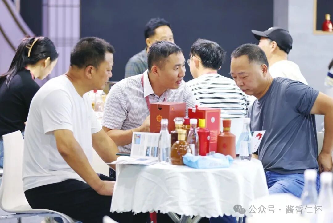 仁怀馆里的“亲民课”：一场发布会背后的产业突围与品质坚守