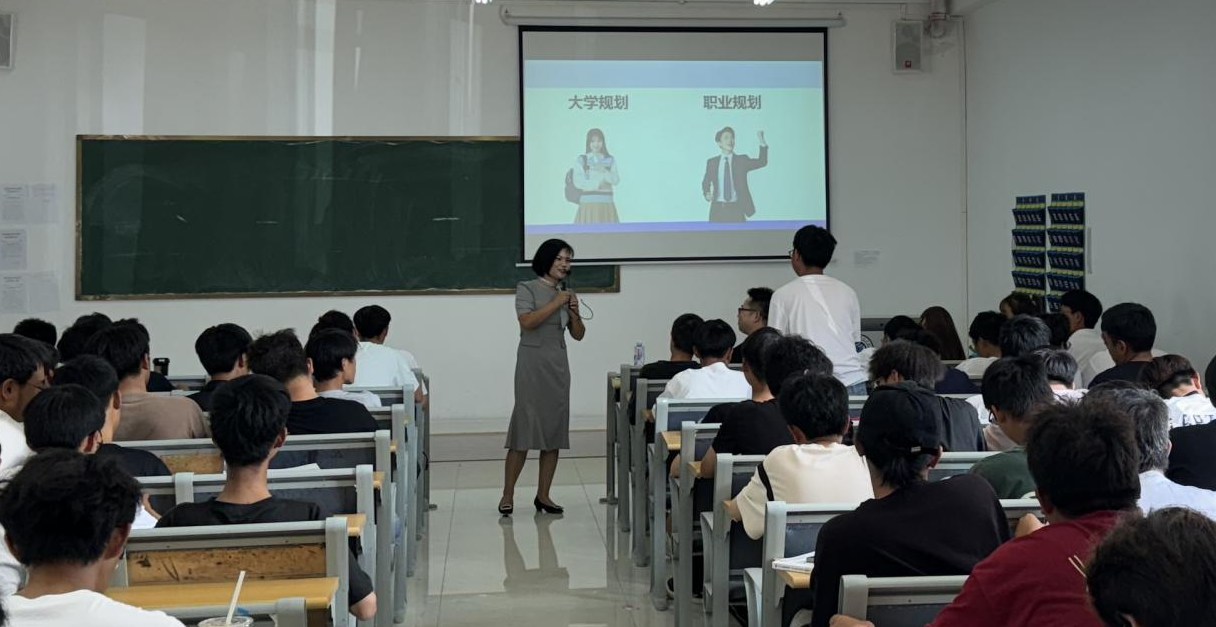 贵阳经开区“职引前行·就在经开”职业指导进校园活动走进贵州城市职业学院
