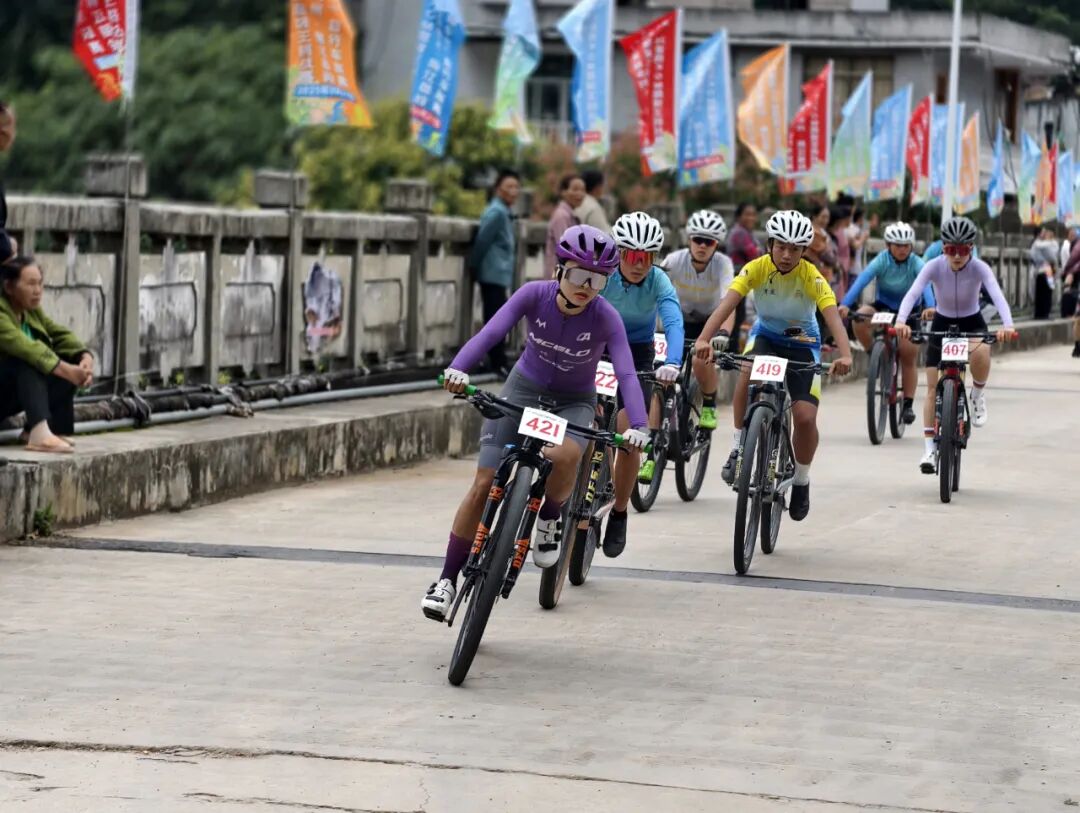 第五届贵州·麻江苗岭36道拐KOM爬坡王挑战赛开赛