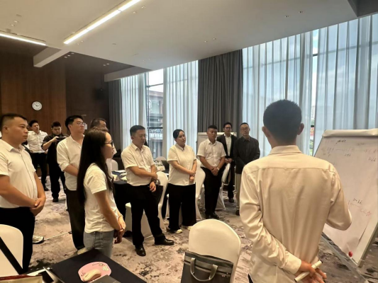 贵旅出行与瑞士洛桑酒店管理学院深化合作，共筑“小车小团”服务标准2.0新篇章