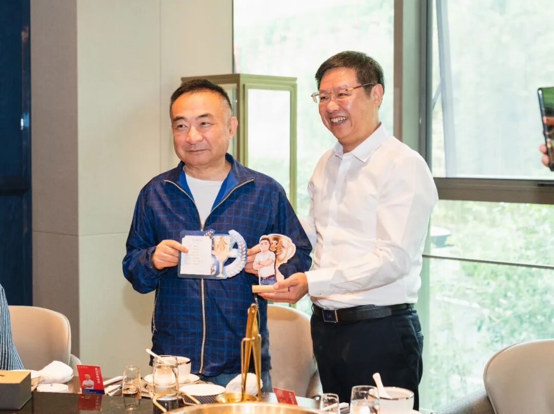 著名投资人林园到贵州珍酒考察交流