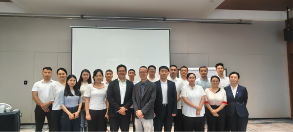 贵旅出行与瑞士洛桑酒店管理学院深化合作，共筑“小车小团”服务标准2.0新篇章