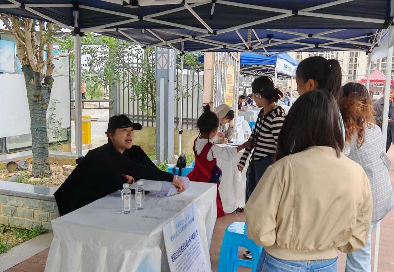“贵”聚英才·“安”心乐业——贵安新区2025年湖潮乡专场招聘会成功举行