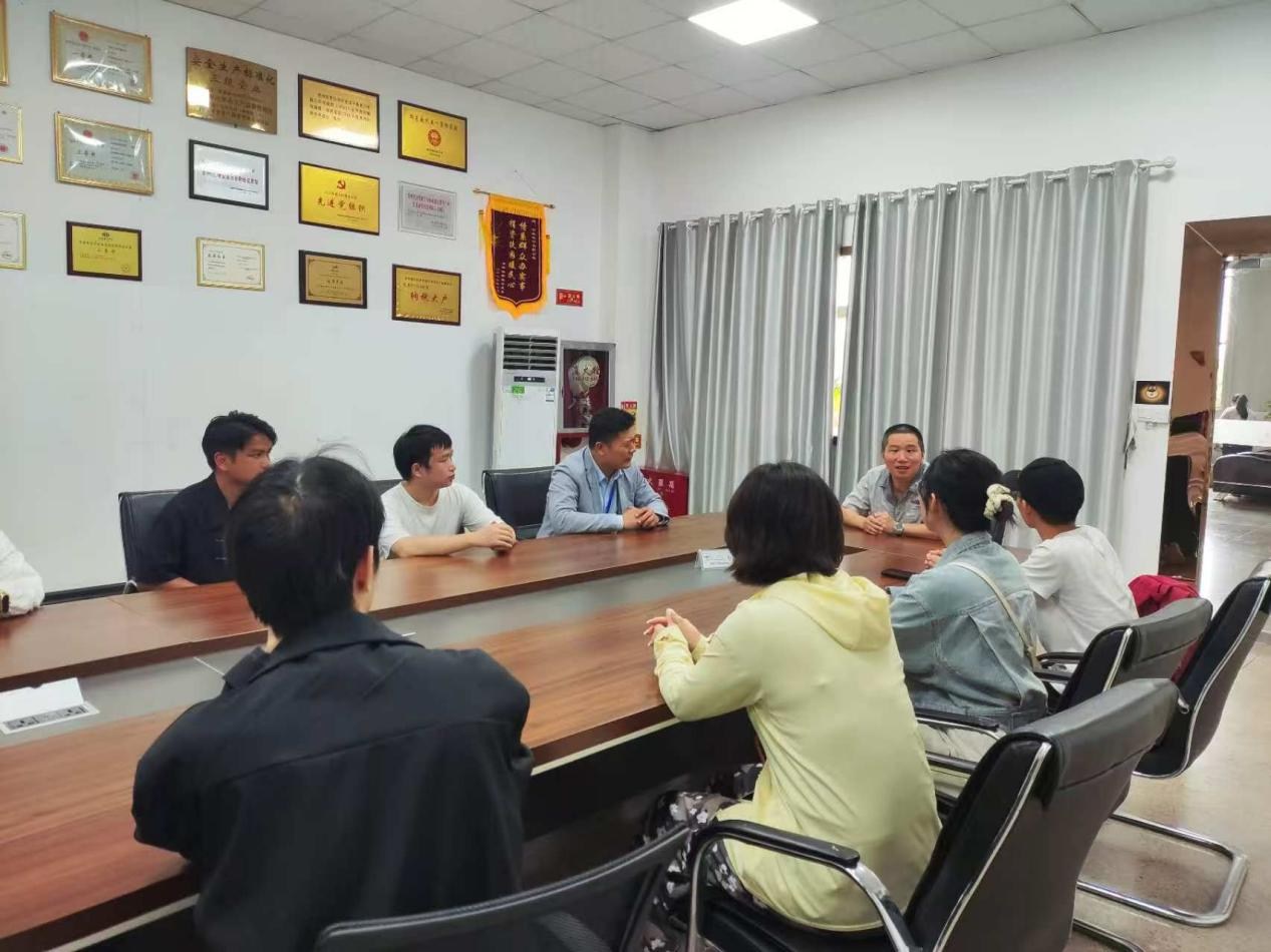 剑河县举办2025年高校毕业生职业指导座谈会暨入企体验助力青年职梦启航