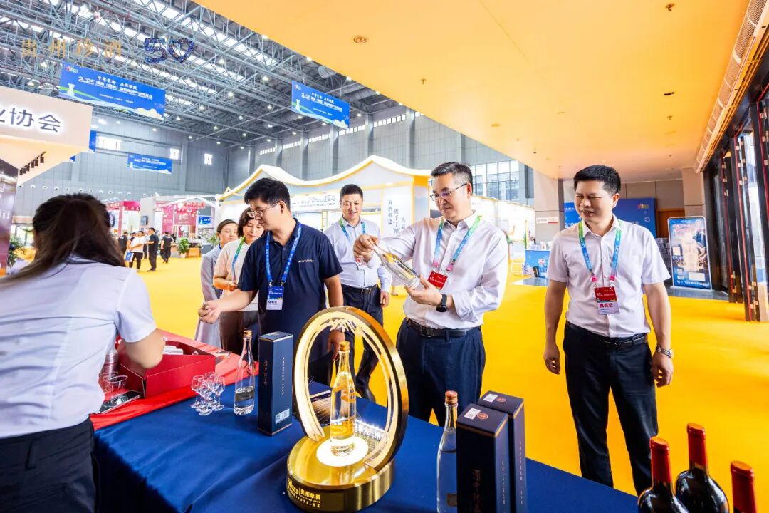 吴向东受邀出席2025湖南（醴陵）国际陶瓷产业博览会开幕式