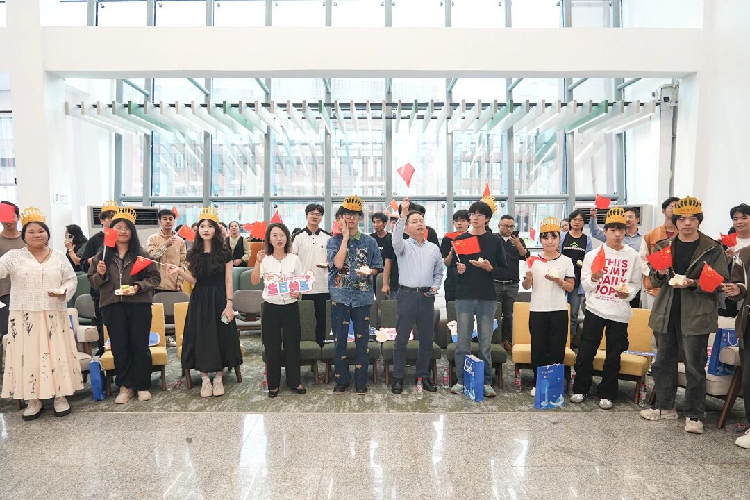 当生日歌遇上国歌，贵工商学子的别样「家」节