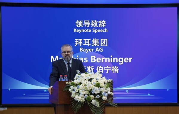 拜耳中国携手中网联合，提前四年实现全绿电运营
