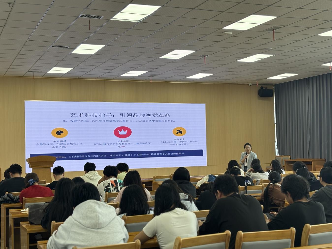 贵安新区职业指导服务进校园活动在贵州轻工职业大学成功举办